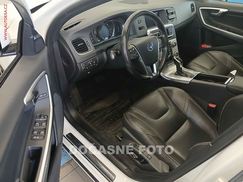 Volvo V60 (2017) 2.0 D, servis.kniha, AT - fotka 3 z 3