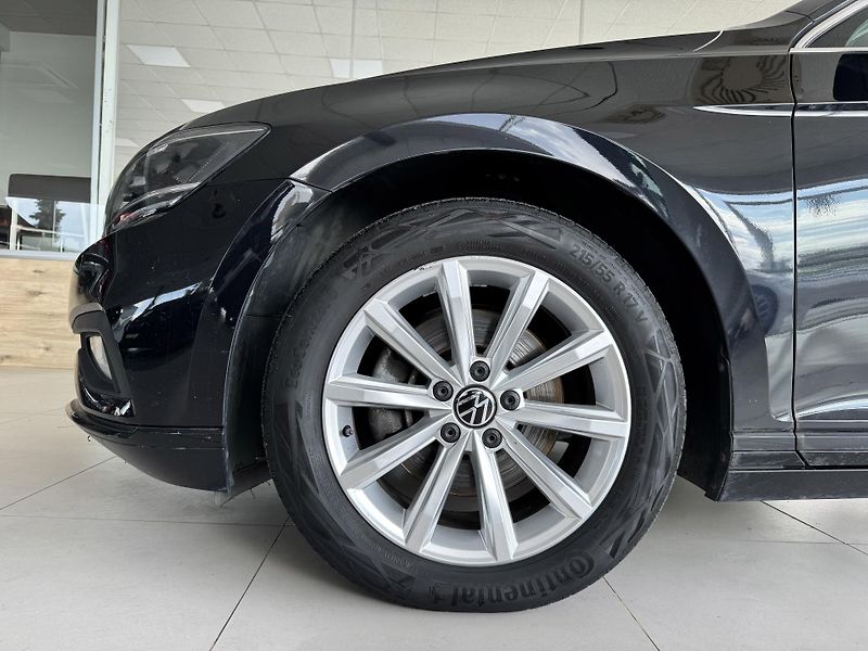 Volkswagen Passat 2,0TDI DSG*Navi*Distronic*DPH - fotka 33 z 34