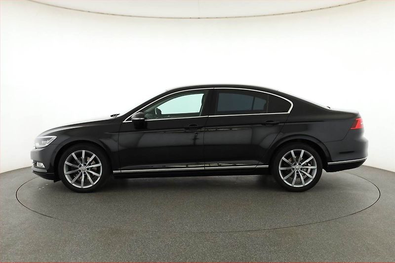 Volkswagen Passat (2016) Highline 2.0 TDI, Serv.kniha - fotka 3 z 21