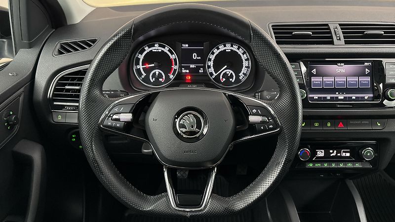 Škoda Fabia 1.0 TSI Black Combi - fotka 9 z 23
