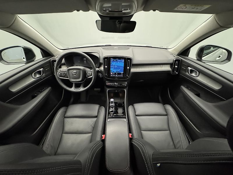 Volvo XC40 B4 DARK PLUS AUT CZ 1.maj - fotka 2 z 46
