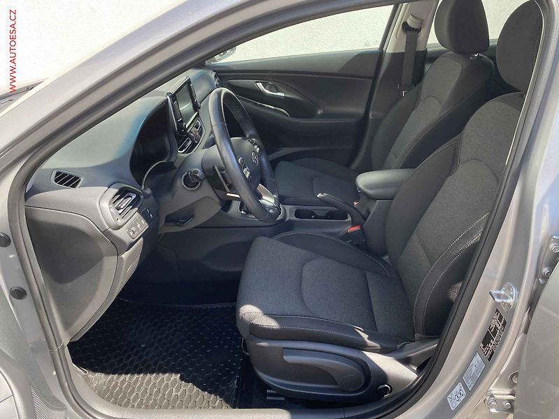 Hyundai i30 (2023) 1.0 T-GDi, ČR, Smart, AT - fotka 9 z 19