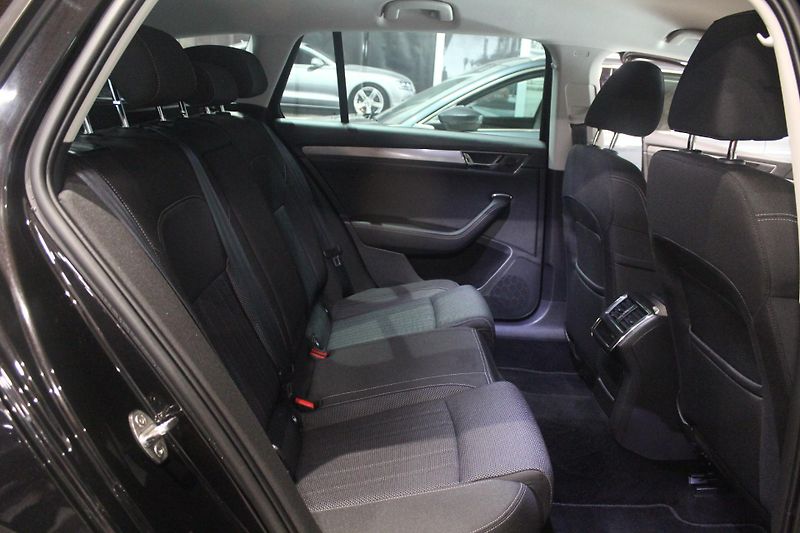 Škoda Superb (2023) 10kW,Tažné,Nez. topení,Matrix - fotka 16 z 30