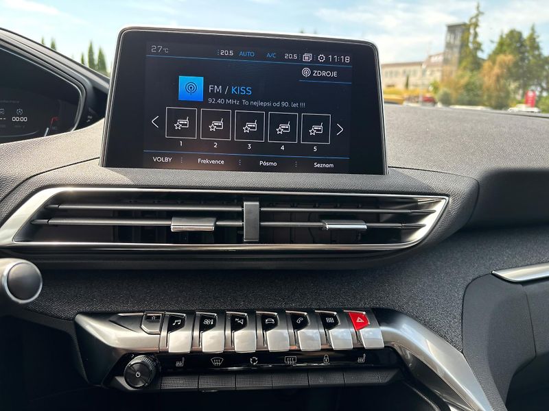 Peugeot 5008 (2019) ALLURE 1.6 PT 180k PANORAMA - fotka 16 z 21