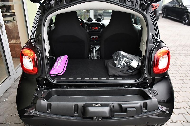 Smart Fortwo COUPE EQ 60KW - fotka 23 z 25