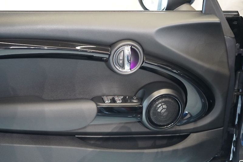 Mini Cooper JCW Cabrio, ACC, H/K, HUD - fotka 21 z 43