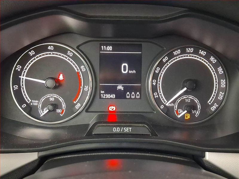 Škoda Scala (2020) 1.0 TSI, Tempomat - fotka 11 z 19