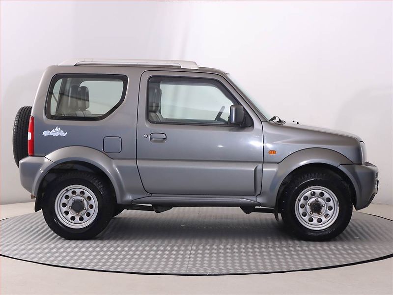 Suzuki Jimny (2006) 1.3 16V, 4X4, Vyhř. sedaček - fotka 6 z 15