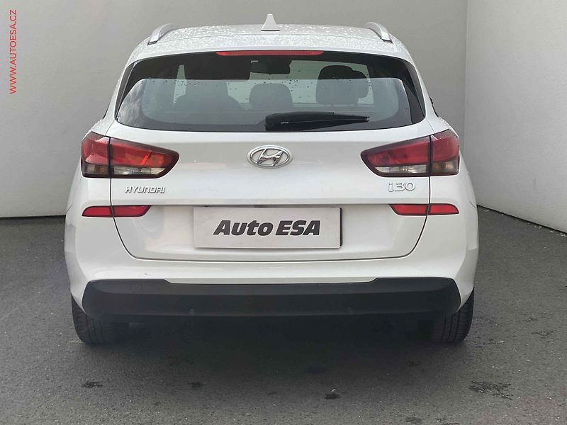 Hyundai i30 (2020) 1.4 T-GDi, ČR, Trikolor, AC - fotka 5 z 17
