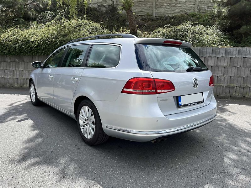 Volkswagen Passat 2.0 TDi 4MOTION 1.MAJ SERVISKA - fotka 5 z 19