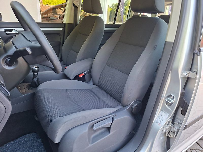 Volkswagen Touran (2011) 1.4TSI 103kW 6MAN - fotka 18 z 38
