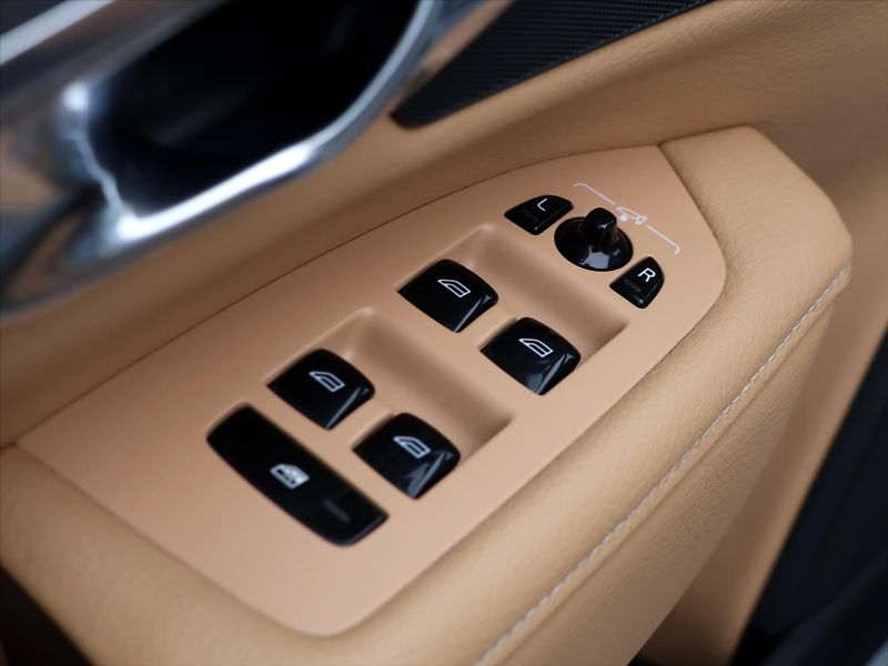 Volvo V90 2.0 D3 110kW Momentum LED - fotka 16 z 40