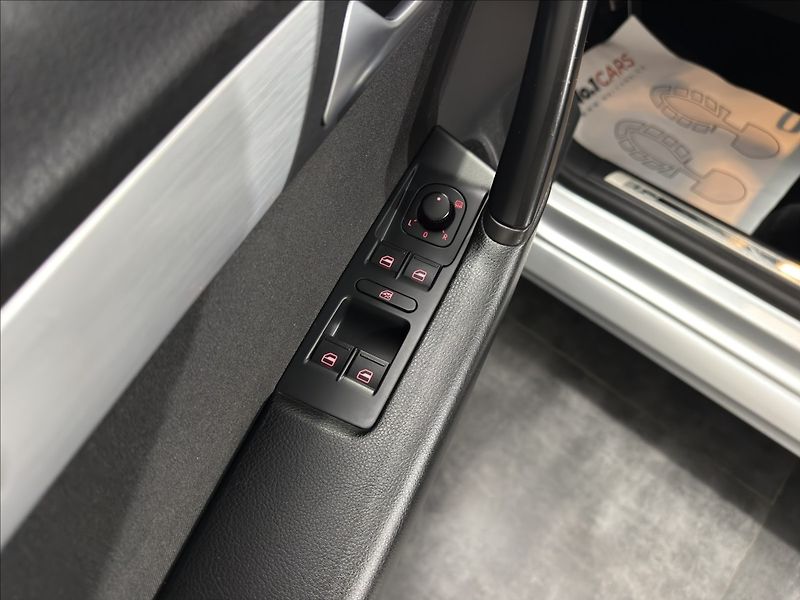 Volkswagen Passat 2,0   TDI DSG REZERVACE - fotka 7 z 39