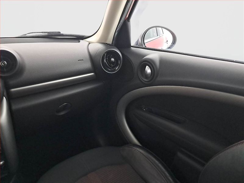 Mini Countryman (2016) Cooper D ALL4, 4X4 - fotka 8 z 17