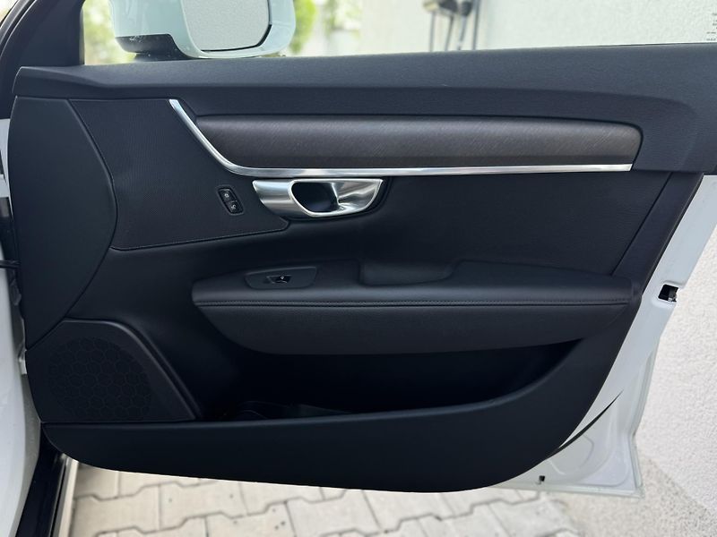 Volvo V90 CC D4 AWD/TZ/pneu REZERVACE - fotka 13 z 50