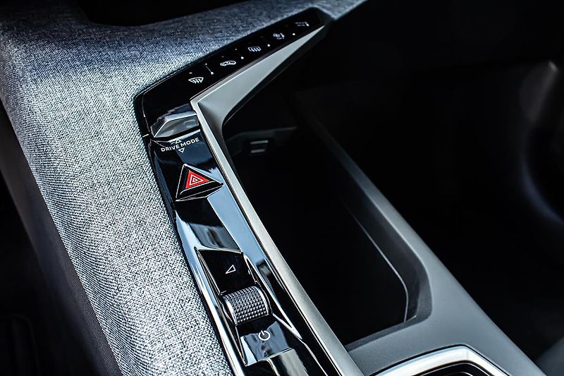 Peugeot 5008 (2026) 1,2 ALLURE Hybrid 145 e-DCS6 - fotka 16 z 18