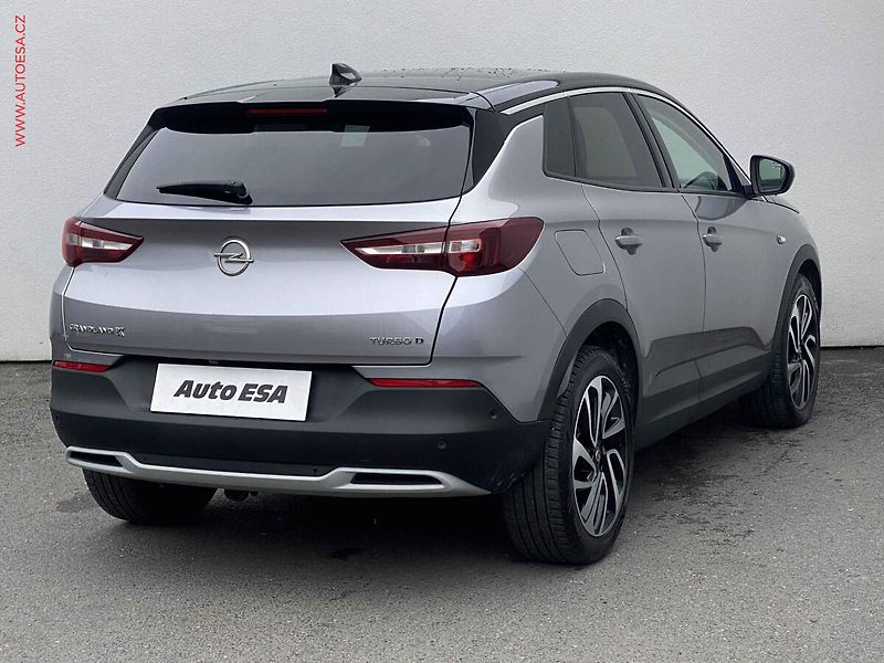 Opel Grandland X (2019) 1.5 CDTi, Ultimate, AT, panor - fotka 4 z 19