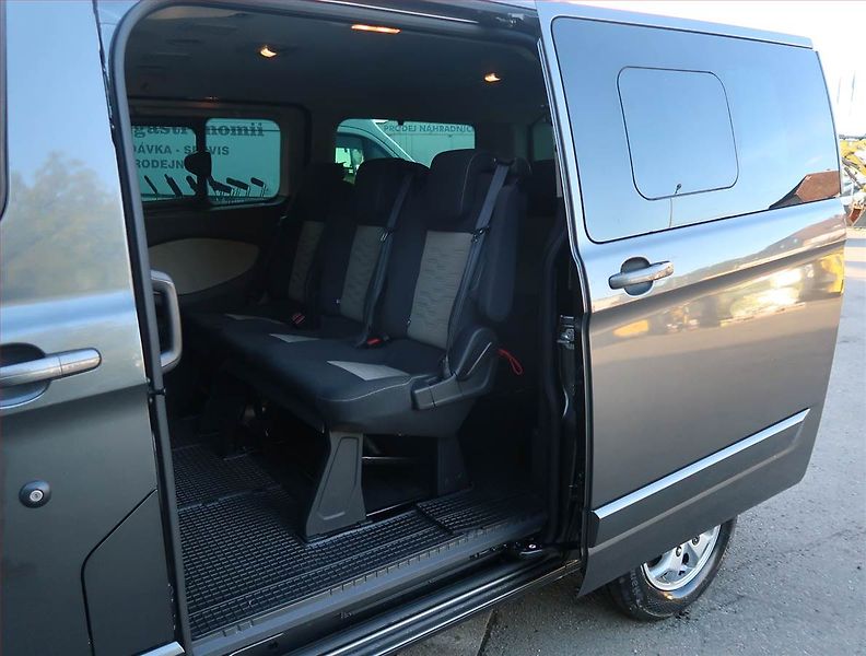 Ford Tourneo Custom (2015) Titanium 2.2 TDCi, ČR - fotka 16 z 25