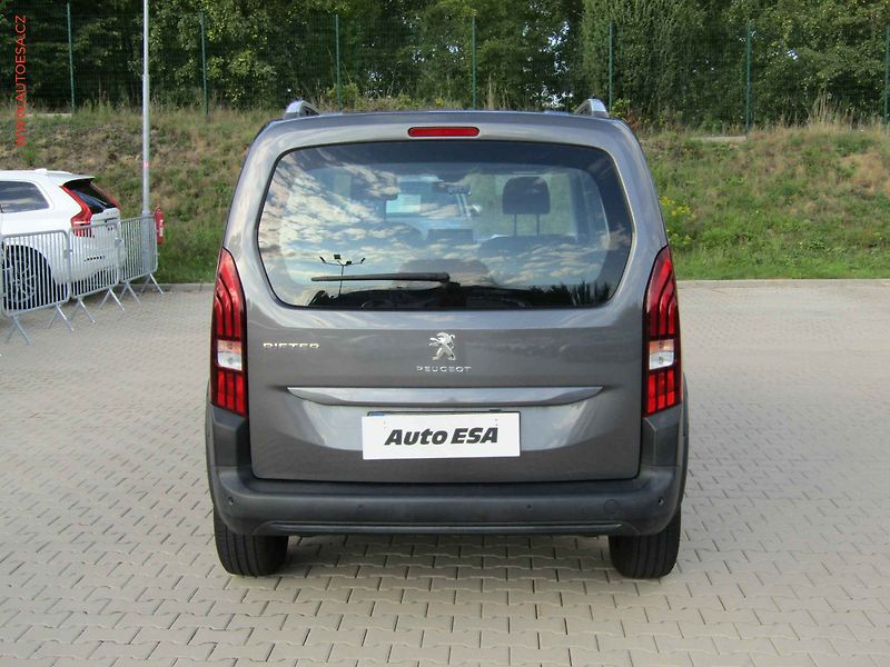 Peugeot Rifter (2020) 1.2T, 2.maj,ČR, Výhř.sed - fotka 5 z 18