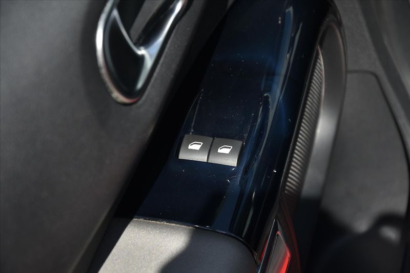 Citroën C4 Cactus 1.2i 81kW SERVISNÍ KNIHA ČR - fotka 20 z 20