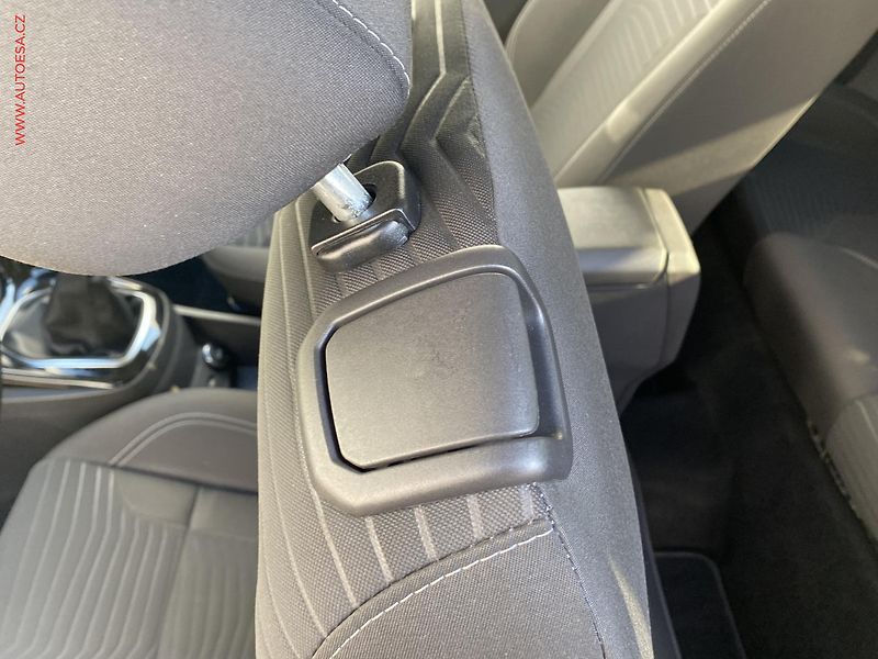 Ford Fiesta (2015) 1.0 EB, Titanium, výhřev sed - fotka 13 z 17