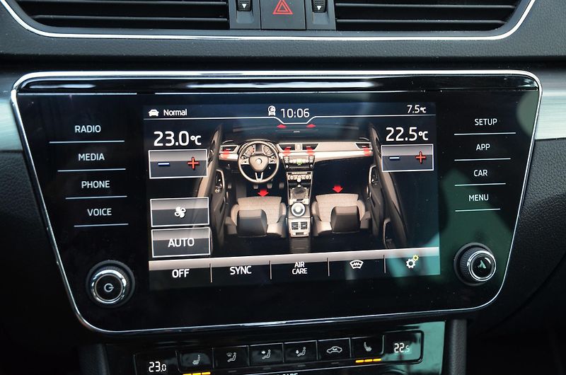 Škoda Superb (2017) 1.8 TSi DSG STYLE / ČR / PANO - fotka 37 z 46