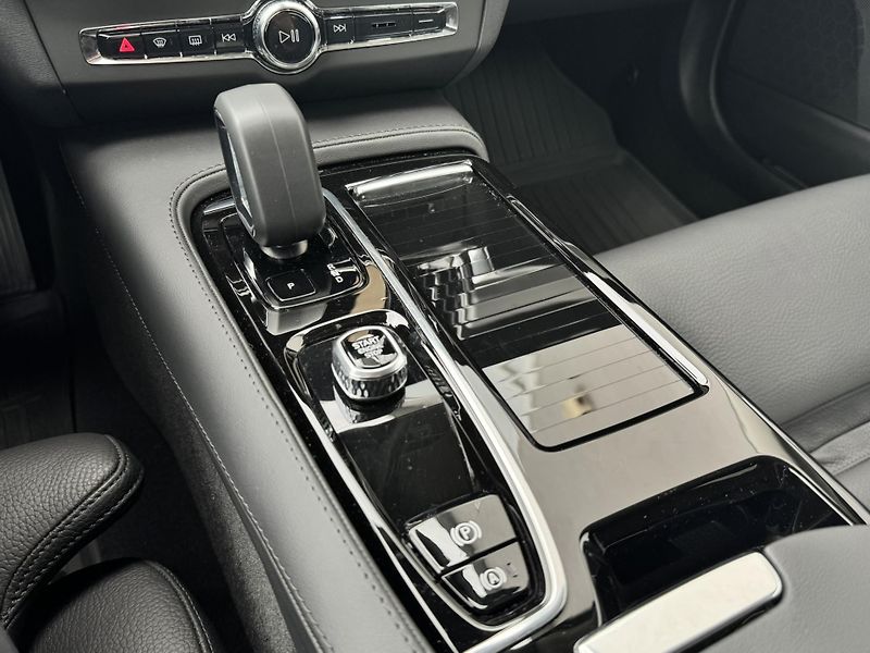 Volvo V90 T6 AWD PLUS DARK // 360 // TZ  - fotka 35 z 50