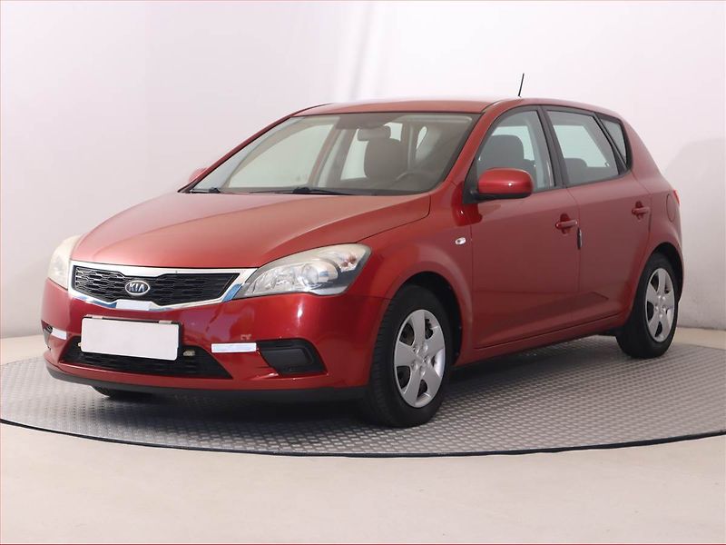 Kia Ceed (2011) 1.4 CVVT, Serv.kniha - fotka 2 z 14