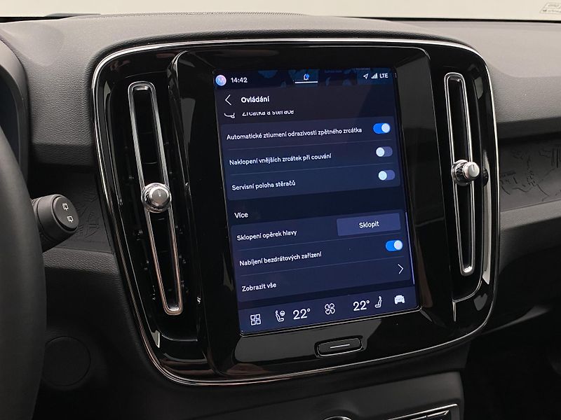 Volvo XC40 PURE ELECTRIC RECHARGE TWIN - fotka 48 z 58