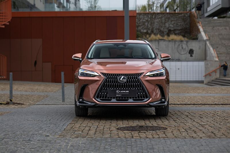 Lexus NX 450h plus 450H 2.5 PHEV LUXURY - fotka 3 z 29