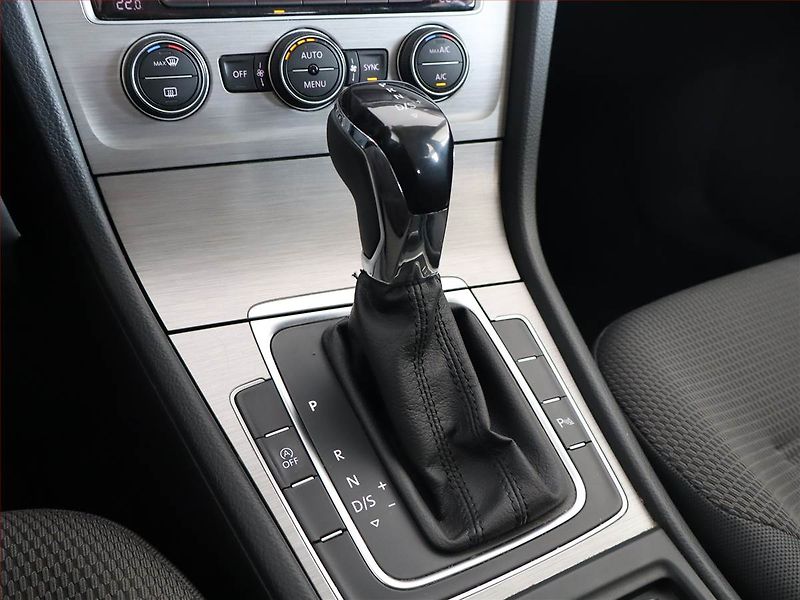 Volkswagen Golf (2016) 1.6 TDI, Automat, Serv.kniha - fotka 15 z 16