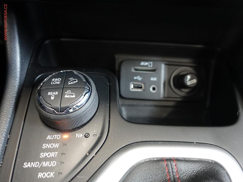 Jeep Cherokee (2014) 3.2 V6 4X4, Trailhawk, AT - fotka 22 z 23