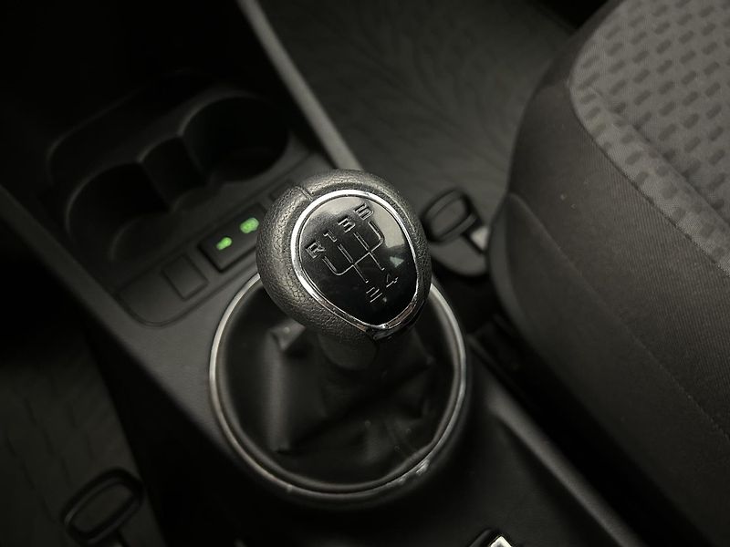 Škoda Fabia 1.2 TSI Ambiente - fotka 12 z 22