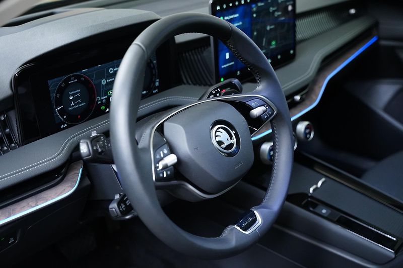 Škoda Superb - fotka 14 z 28