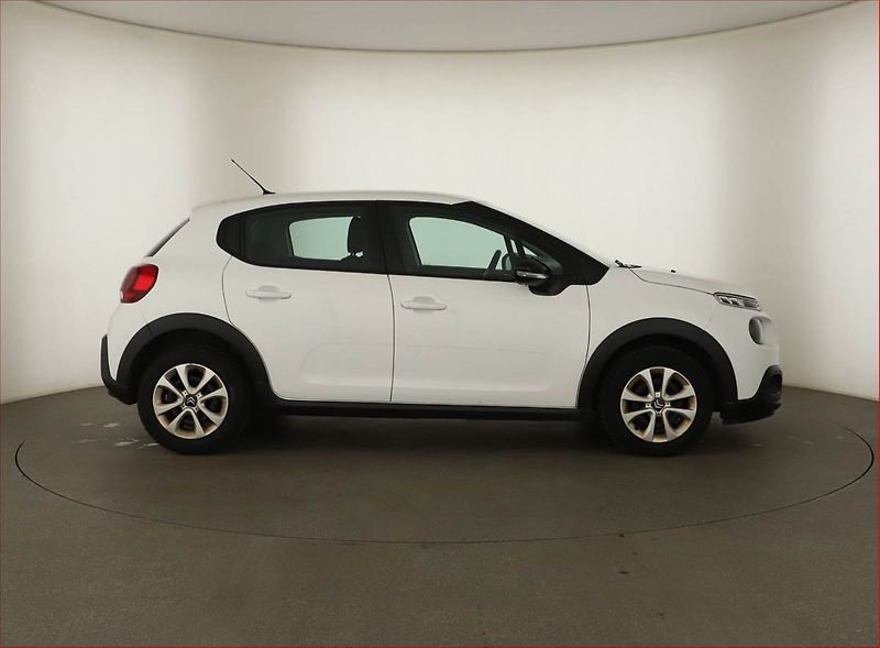 Citroën C3 (2020) Feel 1.2 PureTech, ČR,1.maj - fotka 6 z 12
