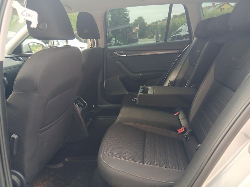 Škoda Octavia 2.0 TDi SCOUT 1.MAJ ČR - fotka 11 z 38