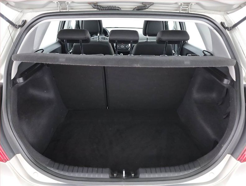 Kia Ceed (2012) 1.4 CVVT, po STK, oblíbený vůz - fotka 12 z 13
