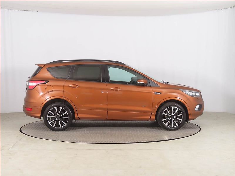 Ford Kuga (2018) ST-Line 1.5 EcoBoost, 4X4 - fotka 6 z 17