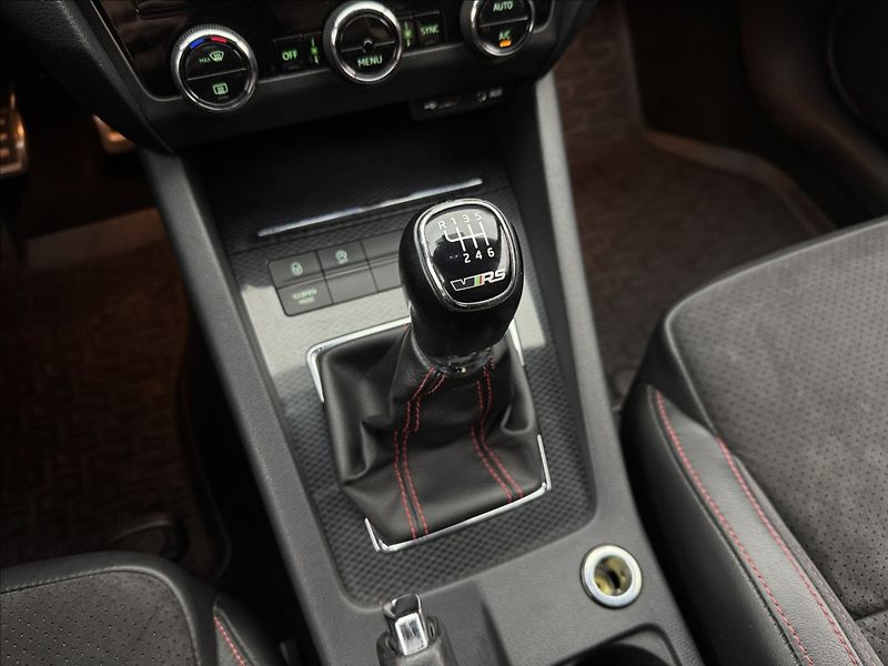 Škoda Octavia 2,0 135kW RS CHALLENGE 1MAJ ČR - fotka 26 z 43