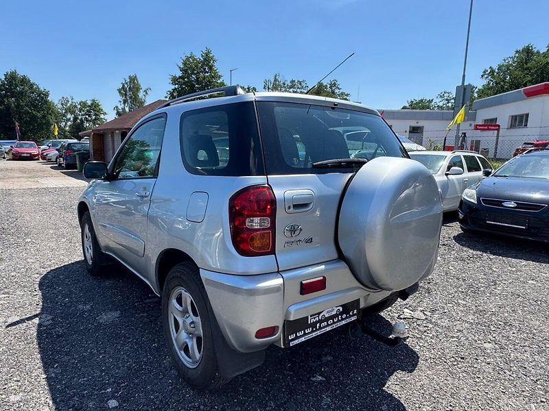 Toyota RAV4 (2005) 2.0 D-4D, 4WD - fotka 4 z 12