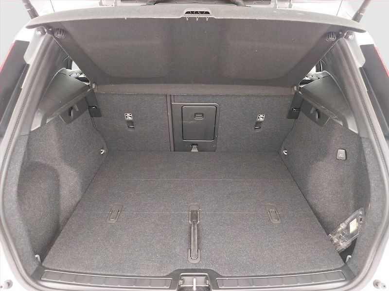 Volvo XC40 (2024) B4 - fotka 24 z 24