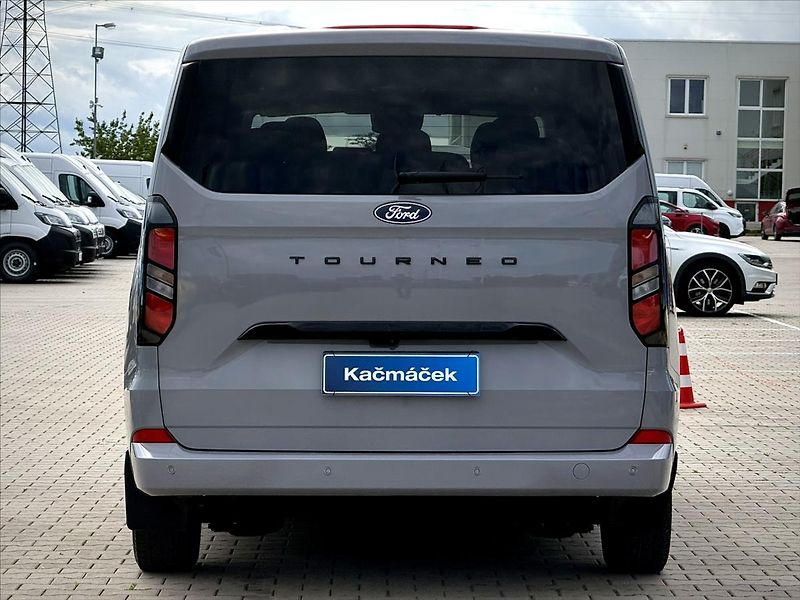 Ford Tourneo Custom 2,0 EcoBlue 125kW Titanium L2 - fotka 4 z 32