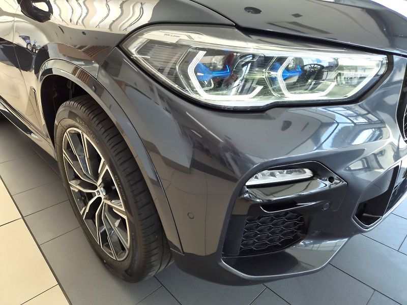 BMW X5 xDrive 30d - fotka 6 z 34
