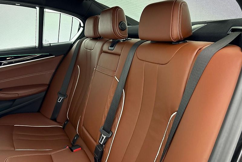 BMW Řada 5 540d xDrive - fotka 9 z 27