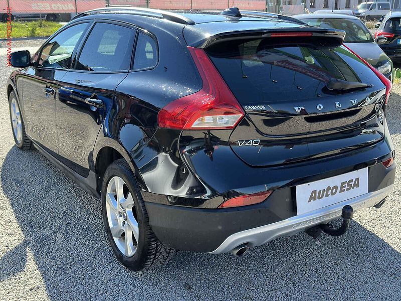 Volvo V40 (2016) 2.0 D3, 2.maj, AT, výhřev - fotka 6 z 21