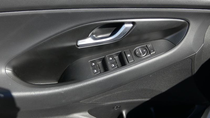 Hyundai i30 Kombi 1.6 CRDi Tricolor - fotka 9 z 22