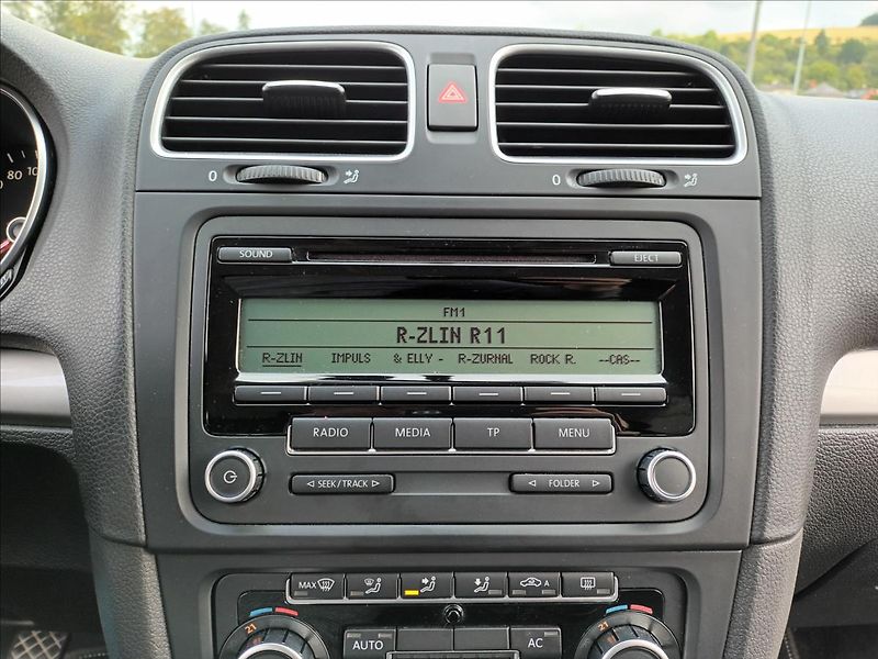 Volkswagen Golf 1,2 TSI,77KW,DIGIKLIMA,SERVIS - fotka 24 z 36