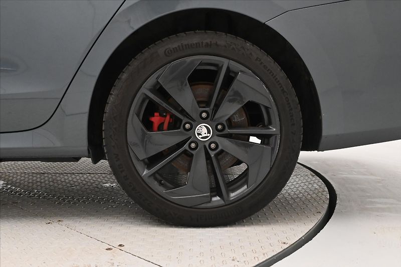 Škoda Octavia 1,4 TSI iV RS 180 kW DSG Záruk - fotka 31 z 31