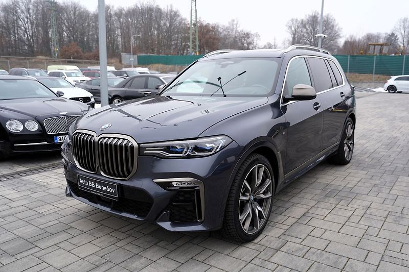 BMW X7 M50i xDrive/AT9/22/ČR/530 PS - fotka 2 z 49