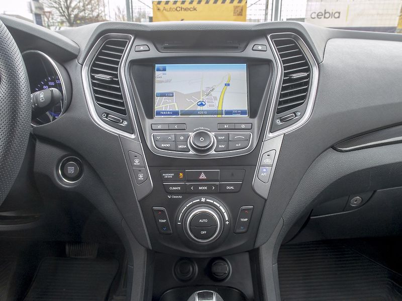Hyundai Santa Fe (2013) ČR 11/13 2.2D 145KW – VÝBAVA - fotka 29 z 61